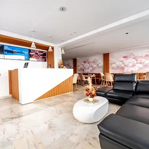 Apartahotel Family, Casa Blanca
